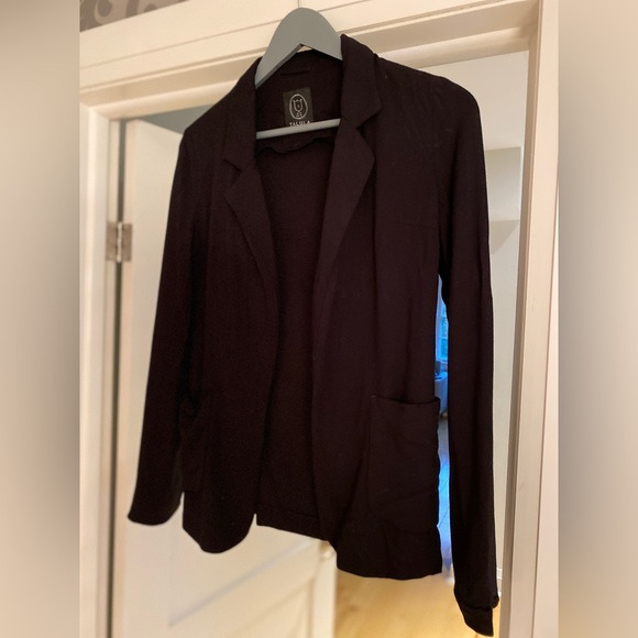 Size 2 Aritzia Blazer. Soft and relaxed material. Black - Picture 1 of 3